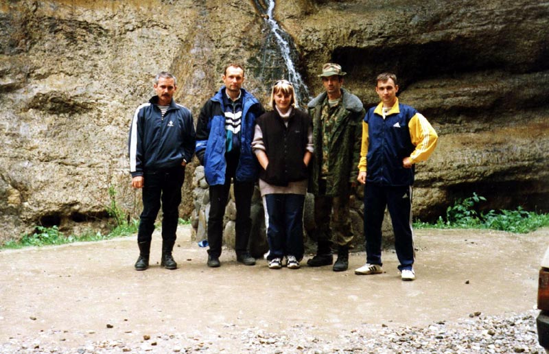На чегемских водопадах пилоты: Юрий, Андрей, Светлана, Владимир
Кабардино-Балкария
Чегемское ущелье 
20-21 июля 2003 года