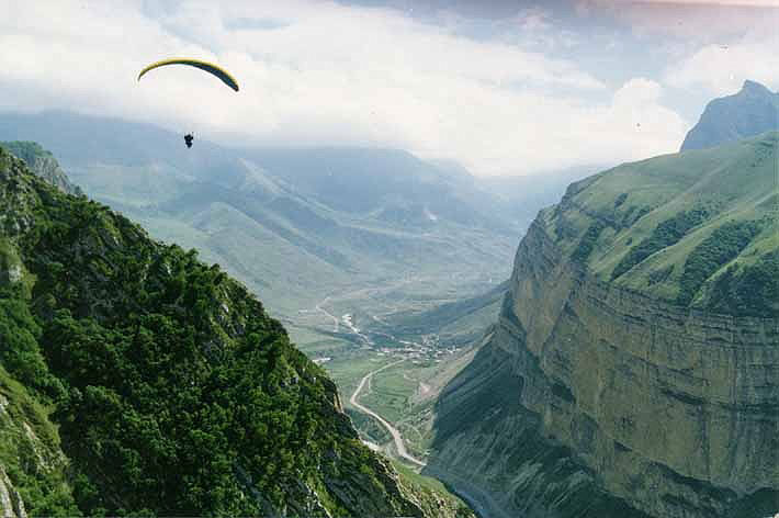 Полет над каньоном
Чегемское ущелье
20-21 июля 2003 года