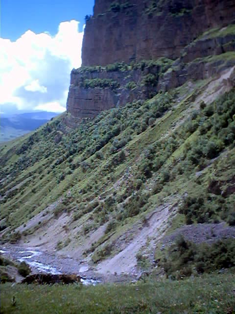 Дорога в селение Верхний Чегем
Чегемское ущелье
20-21 июля 2003 года