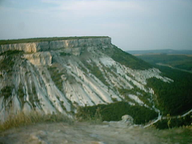 Пещерный город
Чуфут-Кале близ Бахчисарая
Крым 18-31 августа 2003 года